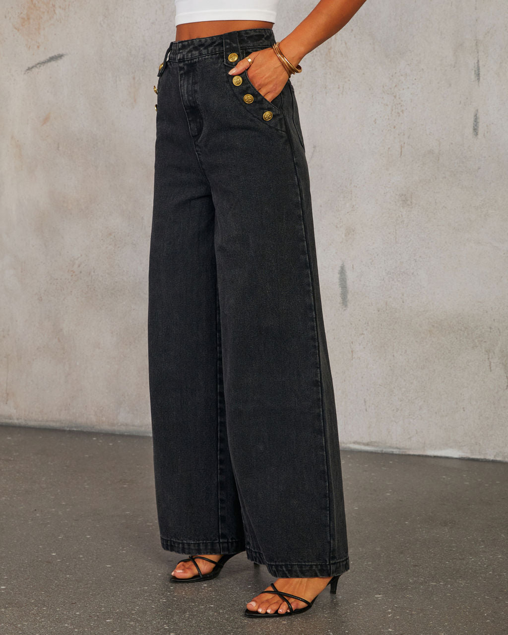 Sleeveless Denim Top / Wide-Leg Jeans