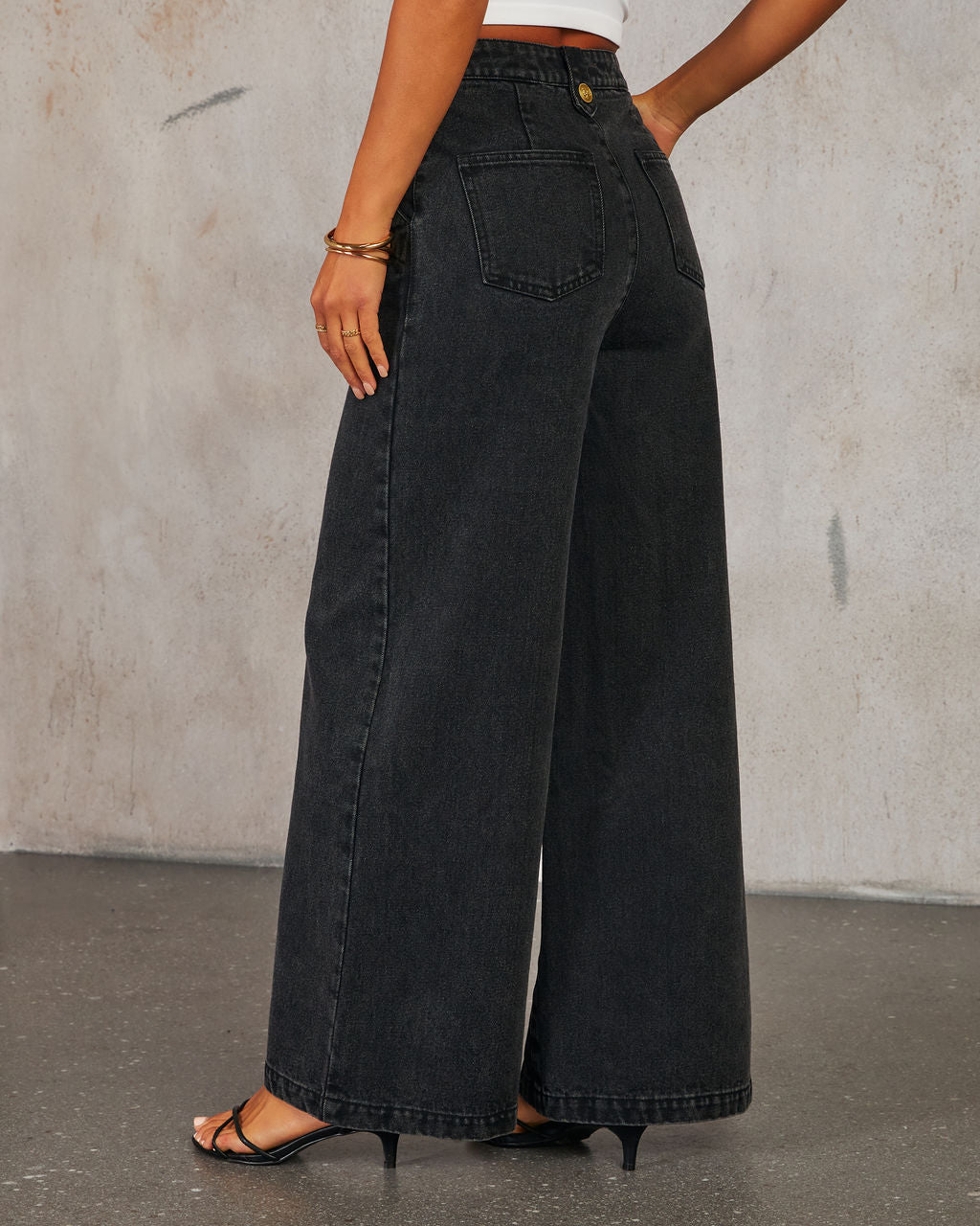 Sleeveless Denim Top / Wide-Leg Jeans