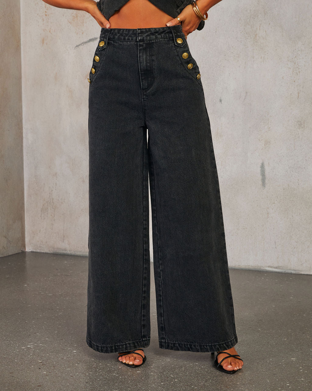 Sleeveless Denim Top / Wide-Leg Jeans